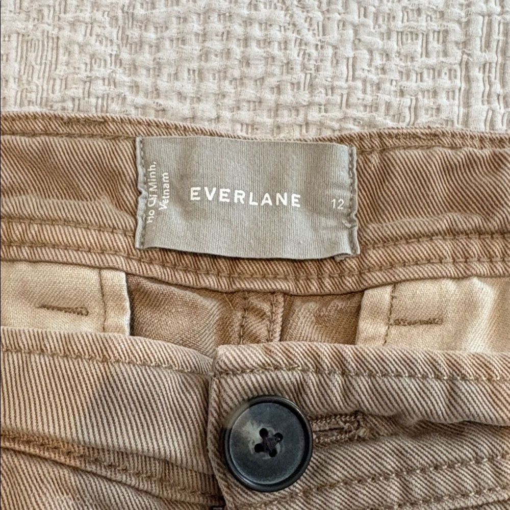 Everlane - Women’s Chino in Buttersoft - Picture 7 of 11